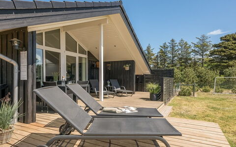 Selima - 300M from the Sea: Træ, Tag, Arkitektur, Hjem, Hus, Sommerhus, Sidespor, Hårdttræ, Hældning, Estate