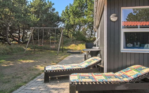 Rokil - 400M from the Sea: Træ, Tag, Arkitektur, Hjem, Hus, Sommerhus, Sidespor, Hårdttræ, Hældning, Estate