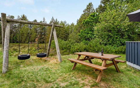 Emmi - 2.5Km from the Sea: Tag, Hus, Hjem, Sommerhus, Dør, Sidespor, Dæk, Veranda, Planke, Hårdttræ