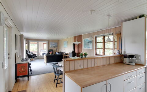 Kastehelmi - 400M from the Sea: Møbel, Gulvbelægning, Indretning, Køkken, Træ, Etage, Loft, Countertop, Cabinetry, Køkken Apparat