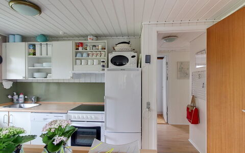 Kastehelmi - 400M from the Sea: Køkken, Køkken Apparat, Indretning, Større Bandage, Gulvbelægning, Træ, Countertop, Møbel, Etage, Værelse