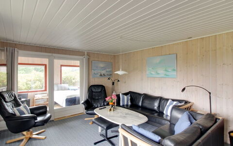 Kastehelmi - 400M from the Sea: Træ, Loft, Indretning, Gulvbelægning, Møbel, Etage, Stue, Couch, Værelse
