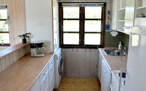 Kastehelmi - 400M from the Sea: Træ, Gulvbelægning, Køkken, Etage, Indretning, Countertop, Køkkenvask, Køkken Apparat, Møbel, Værelse