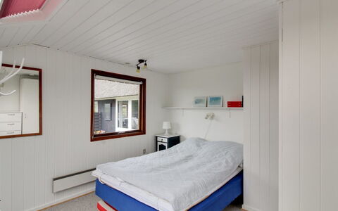 Kastehelmi - 400M from the Sea: Træ, Loft, Soveværelse, Indretning, Etage, Gulvbelægning, Seng, Møbel, Værelse, Hjem