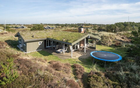 Neja - 400M from the Sea: Træ, Tag, Arkitektur, Hjem, Hus, Sommerhus, Sidespor, Hårdttræ, Hældning, Estate