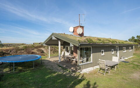 Neja - 400M from the Sea: Træ, Tag, Arkitektur, Hjem, Hus, Sommerhus, Sidespor, Hårdttræ, Hældning, Estate