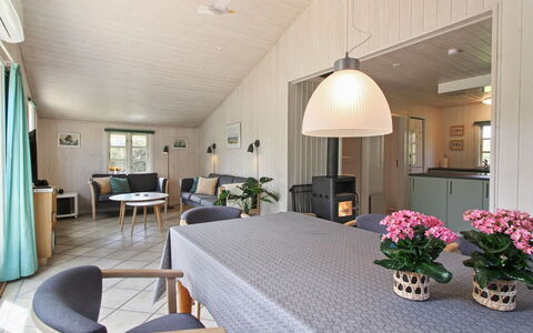 Hillmari - 200M from the Sea: Tag, Hus, Hjem, Sommerhus, Dør, Sidespor, Dæk, Veranda, Planke, Hårdttræ