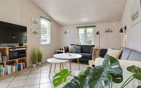 Hillmari - 200M from the Sea: Tag, Hus, Hjem, Sommerhus, Dør, Sidespor, Dæk, Veranda, Planke, Hårdttræ