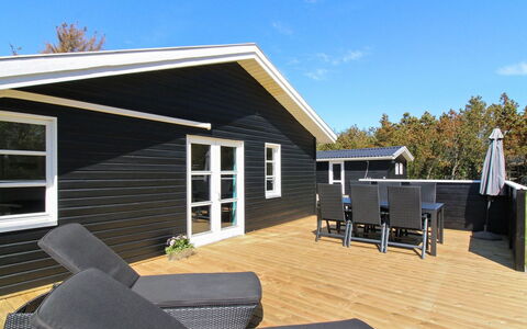 Hillmari - 200M from the Sea: Tag, Hus, Hjem, Sommerhus, Dør, Sidespor, Dæk, Veranda, Planke, Hårdttræ
