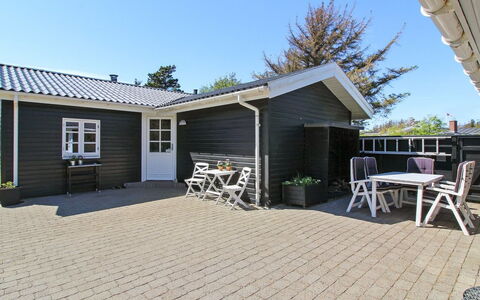 Hillmari - 200M from the Sea: Tag, Hus, Hjem, Sommerhus, Dør, Sidespor, Dæk, Veranda, Planke, Hårdttræ