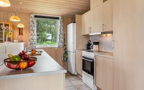 Nadia - 1.7Km from the Sea: Køkken Apparat, Køkken, Countertop, Træ, Indretning, Større Bandage, Møbel, Gulvbelægning, Sanitærarmatur, Håndvask