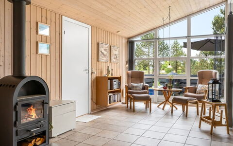 Nadia - 1.7Km from the Sea: Møbel, Gulvbelægning, Træ, Indretning, Etage, Stol, Loft, Stue, Hjem, Værelse