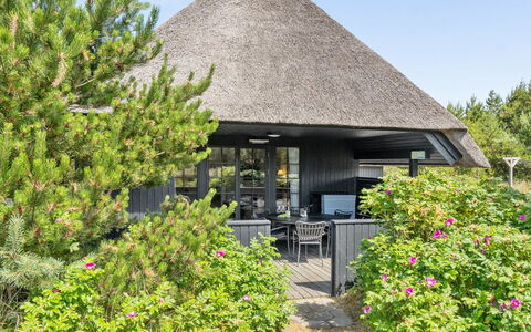 Sine - 500M from the Sea: Hus, Hjem, Tag, Sommerhus, Estate, Landscaping, Garden Bygninger, Sidespor, Stuehus