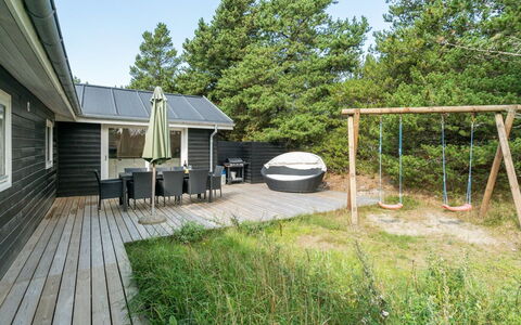 Solgunn - 900M from the Sea: Træ, Tag, Arkitektur, Hjem, Hus, Sommerhus, Sidespor, Hårdttræ, Hældning, Estate