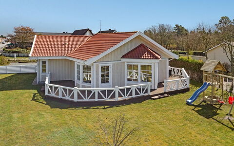 Alfredine - 1Km from the Sea: Træ, Tag, Arkitektur, Hjem, Hus, Sommerhus, Sidespor, Hårdttræ, Hældning, Estate