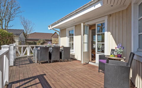 Alfredine - 1Km from the Sea: Træ, Tag, Arkitektur, Hjem, Hus, Sommerhus, Sidespor, Hårdttræ, Hældning, Estate