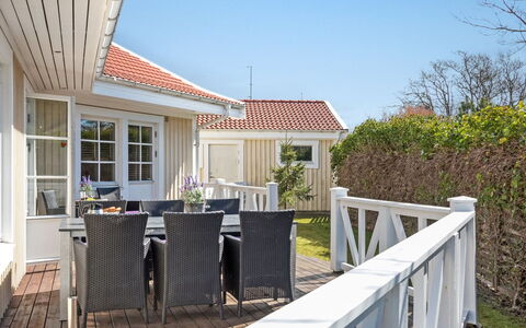 Alfredine - 1Km from the Sea: Træ, Tag, Arkitektur, Hjem, Hus, Sommerhus, Sidespor, Hårdttræ, Hældning, Estate