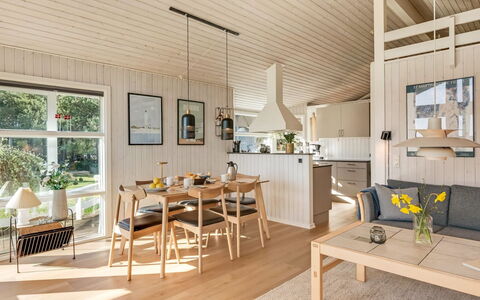 Eltje - 4Km from the Sea: Indretning, Gulvbelægning, Træ, Møbel, Loft, Etage, Trægulve, Værelse, Hjem, Spisestue