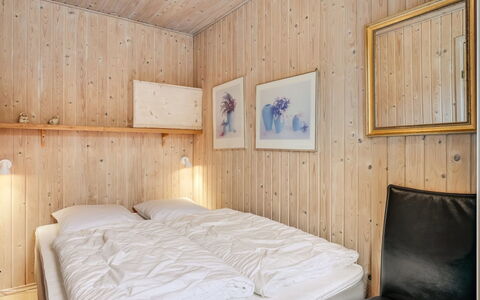 Ragnborg - 900M from the Sea: Seng, Soveværelse, Træ, Sengetøj, Sengetøj, Indretning, Loft, Etage, Bed Frame, Gulvbelægning