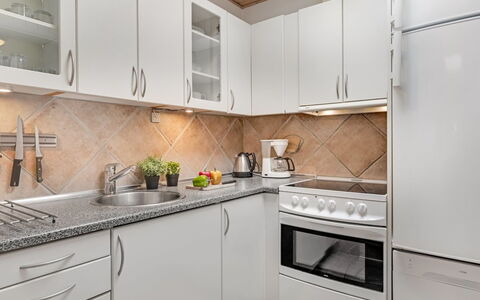 Ragnborg - 900M from the Sea: Køkken, Køkken Apparat, Countertop, Større Bandage, Gulvbelægning, Cabinetry, Møbel, Indretning, Træ, Hjem