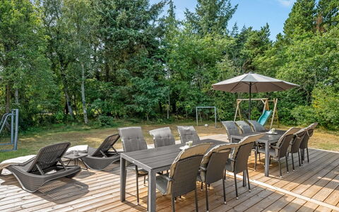 Liviana - from the Sea: Møbel, Udendørs Møbler, Stol, Udendørs Bord, Hårdttræ, Skygge, Dæk, Have, Eco Hotel, Gårdhave