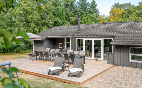 Liviana - from the Sea: Hjem, Tag, Hus, Sommerhus, Land Lot, Estate, Sidespor, Skygge, Veranda, Stuehus