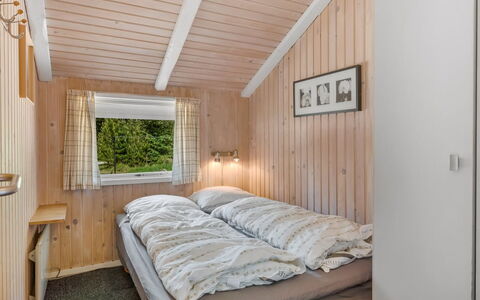 Valpuri - 1.3Km to the Fjord: Træ, Soveværelse, Seng, Hjem, Sengetøj, Sengetøj, Hus, Bed Frame, Loft, Sommerhus