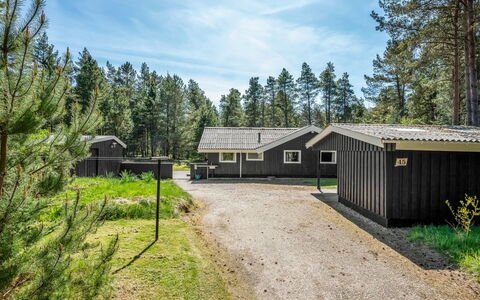 Valpuri - 1.3Km to the Fjord: Træ, Hus, Tag, Hjem, Sommerhus, Arkitektur, Landskab, Land Lot, Landdistrikt, Sidespor