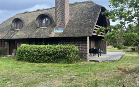 Akeleje - 900M from the Sea: Tag, Hjem, Hus, Sidespor, Sommerhus, Kompositmateriale, Dør, Skydevindue, Estate, Skorsten