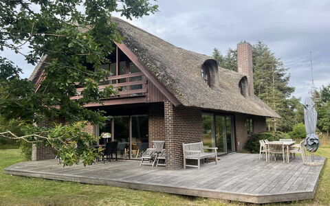 Akeleje - 900M from the Sea: Tag, Hjem, Hus, Sidespor, Sommerhus, Kompositmateriale, Dør, Skydevindue, Estate, Skorsten