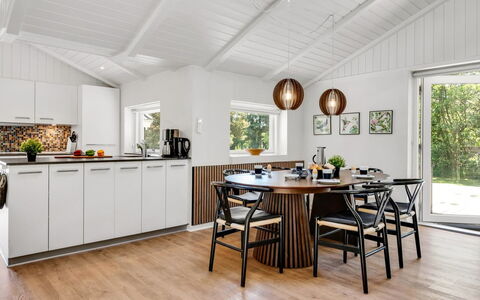 Famke - 1Km from the Sea: Indretning, Træ, Møbel, Gulvbelægning, Loft, Trægulve, Køkken, Countertop, Etage, Køkken & Spisebord