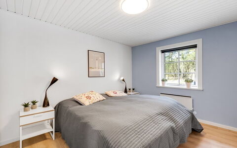 Ufred - 1.3Km to the Fjord: Indretning, Loft, Soveværelse, Etage, Seng, Gulvbelægning, Sengetøj, Sengetøj, Bed Frame, Lysarmatur