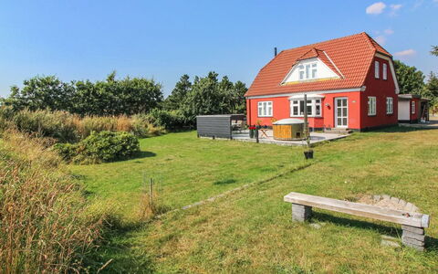 Thorlak - 1Km from the Sea: Himmel, Græs, Hus, Hjem, Tag, Sky, Sommerhus, Land Lot, Landdistrikt, Almindeligt