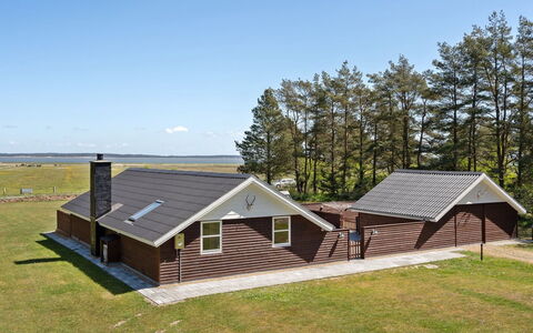 Saila - 500M to the Fjord: Hjem, Sommerhus, Dør, Estate, Skygge, Sidespor, Hårdttræ, Garden Bygninger, Veranda, Design