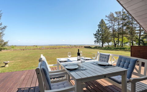 Saila - 500M to the Fjord: Hjem, Sommerhus, Dør, Estate, Skygge, Sidespor, Hårdttræ, Garden Bygninger, Veranda, Design
