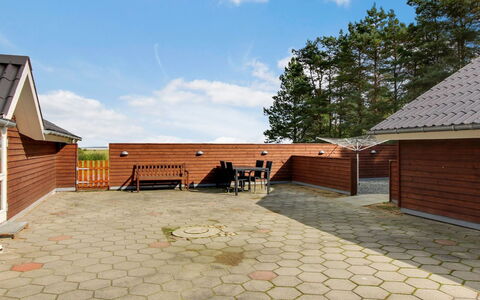 Saila - 500M to the Fjord: Hjem, Sommerhus, Dør, Estate, Skygge, Sidespor, Hårdttræ, Garden Bygninger, Veranda, Design