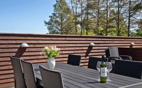 Saila - 500M to the Fjord: Hjem, Sommerhus, Dør, Estate, Skygge, Sidespor, Hårdttræ, Garden Bygninger, Veranda, Design