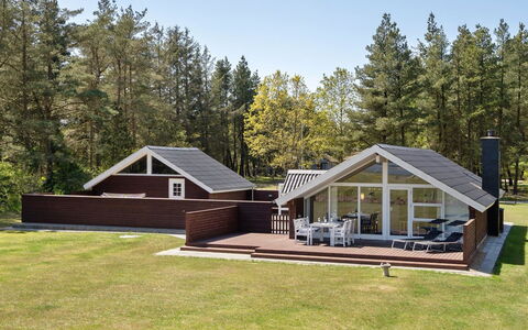 Saila - 500M to the Fjord: Hjem, Sommerhus, Dør, Estate, Skygge, Sidespor, Hårdttræ, Garden Bygninger, Veranda, Design