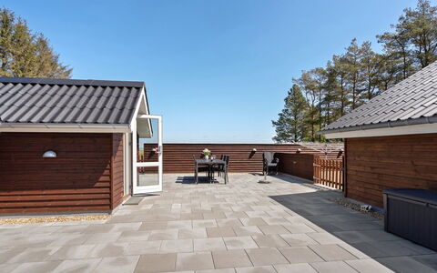 Saila - 500M to the Fjord: Hjem, Sommerhus, Dør, Estate, Skygge, Sidespor, Hårdttræ, Garden Bygninger, Veranda, Design