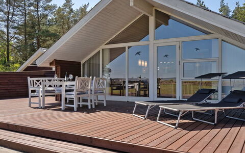 Saila - 500M to the Fjord: Hjem, Sommerhus, Dør, Estate, Skygge, Sidespor, Hårdttræ, Garden Bygninger, Veranda, Design
