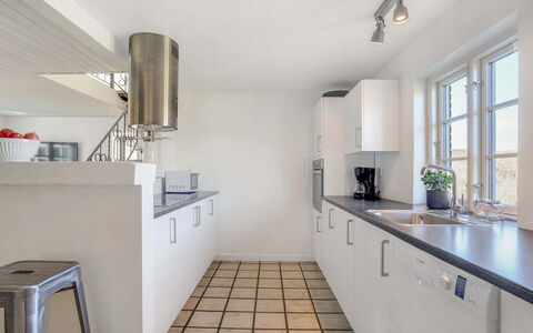Domnika - 350M from the Sea: Køkken, Gulvbelægning, Countertop, Indretning, Etage, Køkken Apparat, Loft, Sanitærarmatur, Cabinetry, Håndvask