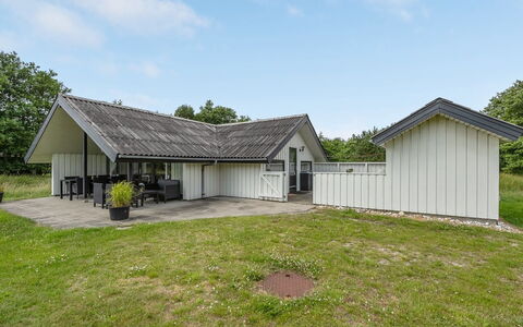Gorazd - 1.2Km from the Sea: Træ, Tag, Arkitektur, Hjem, Hus, Sommerhus, Sidespor, Hårdttræ, Hældning, Estate