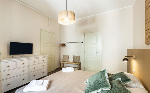 Donna Rosa Holiday Home: Møbel, Bygning, Ejendom, Cabinetry, Komfort, Træ, Indretning, Skuffe, Hus