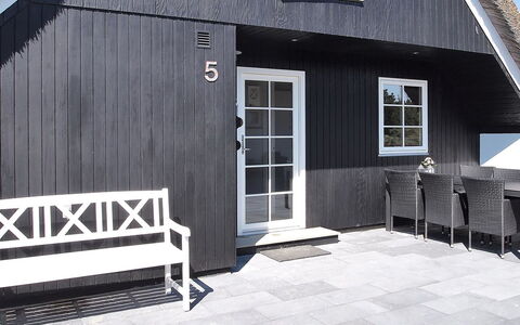 Rasmina - 1.2Km from the Sea: Træ, Tag, Hjem, Sidespor, Sommerhus, Hus, Dør, Hårdttræ, Planke, Veranda