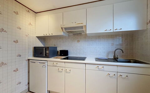 Edelweiss with Parking: Køkken, Køkken Apparat, Countertop, Større Bandage, Sanitærarmatur, Køkkenvask, Håndvask, Gulvbelægning, Cabinetry, Tap