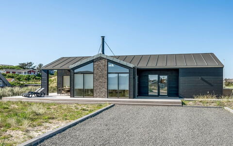 Chenoa - 350M from the Sea: Møbel, Indretning, Stol, Gulvbelægning, Bord, Udvej, Etage, Loft, Værelse, Eco Hotel