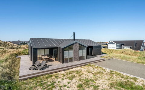 Chenoa - 350M from the Sea: Møbel, Indretning, Stol, Gulvbelægning, Bord, Udvej, Etage, Loft, Værelse, Eco Hotel