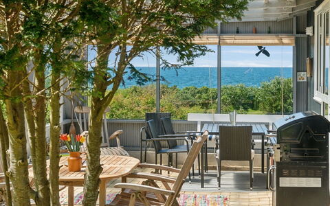 Marius - 30M from the Sea: Træ, Tag, Arkitektur, Hjem, Hus, Sommerhus, Sidespor, Hårdttræ, Hældning, Estate