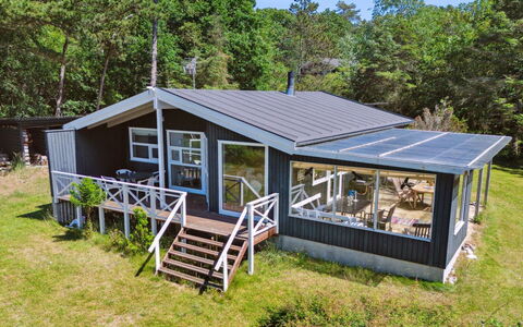 Marius - 30M from the Sea: Træ, Tag, Arkitektur, Hjem, Hus, Sommerhus, Sidespor, Hårdttræ, Hældning, Estate