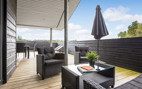 Aleksa - 500M from the Sea: Møbel, Indretning, Gulvbelægning, Etage, Loft, Værelse, Stol, Bord, Lejlighed, Køkken & Spisebord